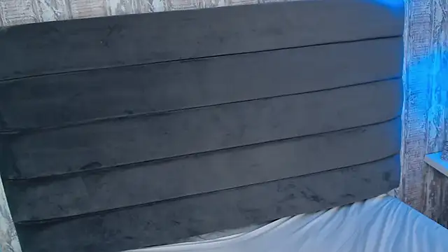 Snapshot of CrystalWoods94 chatting on 09/29/25, 01:49 CrystalWoods94 online show from 09/29/25, 01:49