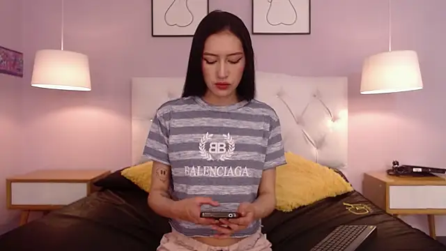 sara17  online show from 09/29/25, 08:24