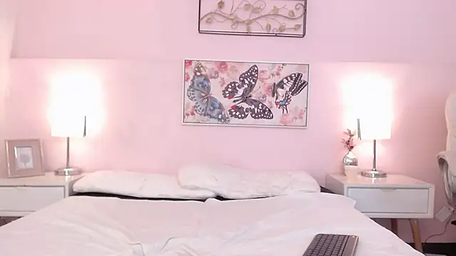 sara17  online show from 11/26/25, 08:21