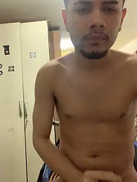 Snapshot of thguinho13 chatting on 12/28/24, 03:58 thguinho13 online show from 12/28/24, 03:58