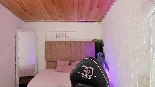 Snapshot of penelope_tay1 chatting on 09/21/25, 03:19 penelope tay1 online show from 09/21/25, 03:19