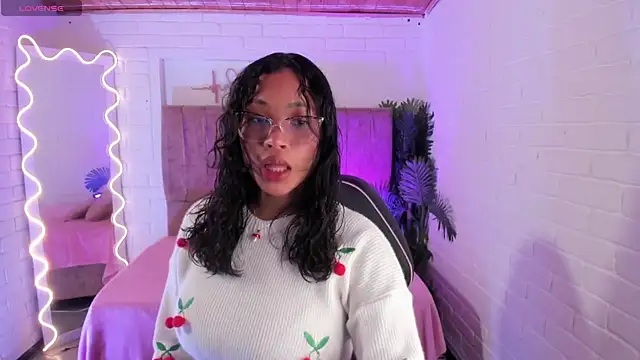 Snapshot of penelope_tay1 chatting on 10/05/25, 03:38 penelope tay1 online show from 10/05/25, 03:38