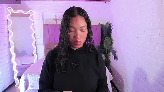 Snapshot of penelope_tay1 chatting on 10/06/25, 03:37 penelope tay1 online show from 10/06/25, 03:37