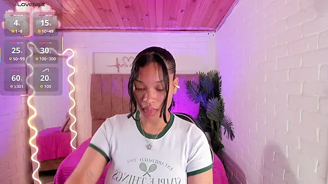 Snapshot of penelope_tay1 chatting on 10/21/25, 03:29 penelope tay1 online show from 10/21/25, 03:29