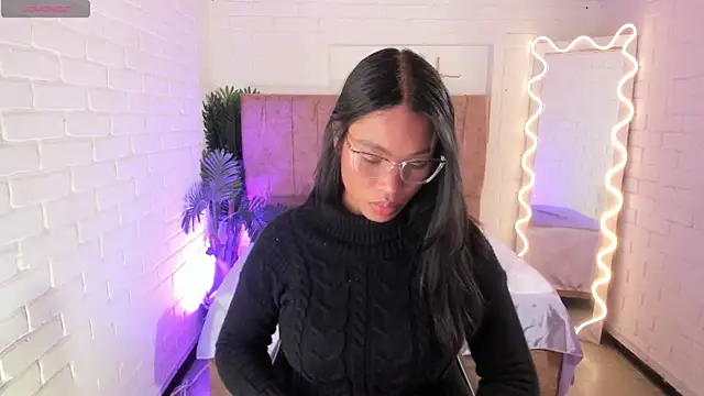 Snapshot of penelope_tay1 chatting on 11/11/25, 03:17 penelope tay1 online show from 11/11/25, 03:17