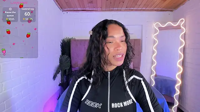 Snapshot of penelope_tay1 chatting on 11/21/25, 03:16 penelope tay1 online show from 11/21/25, 03:16