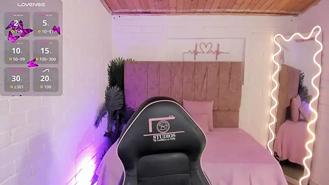 Snapshot of penelope_tay1 chatting on 11/23/25, 03:06 penelope tay1 online show from 11/23/25, 03:06