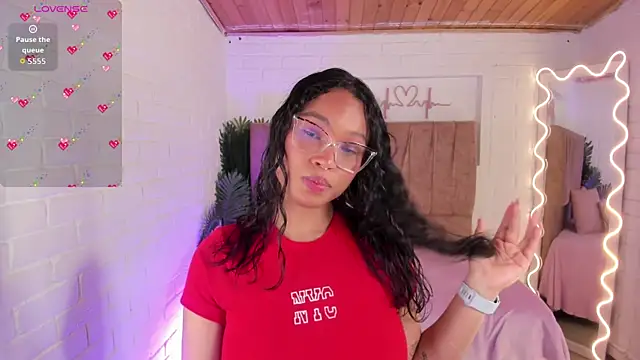 Snapshot of penelope_tay1 chatting on 11/24/25, 03:39 penelope tay1 online show from 11/24/25, 03:39