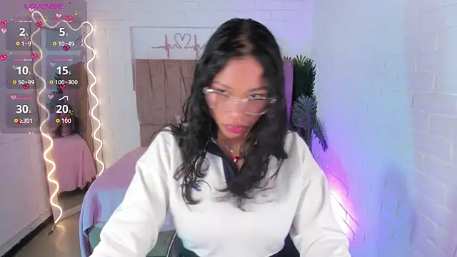 Snapshot of penelope_tay1 chatting on 11/25/25, 04:01 penelope tay1 online show from 11/25/25, 04:01