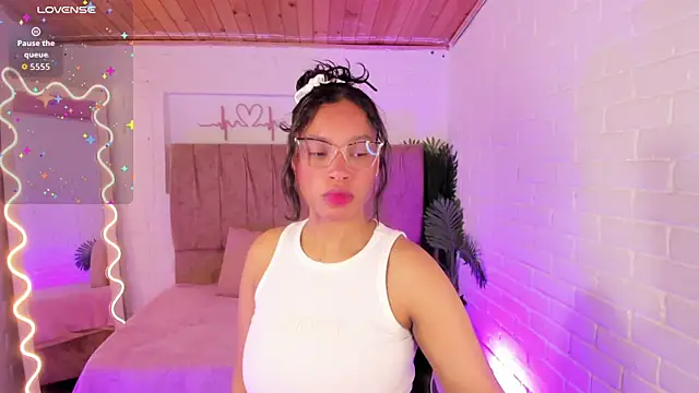 Snapshot of penelope_tay1 chatting on 11/27/25, 03:19 penelope tay1 online show from 11/27/25, 03:19