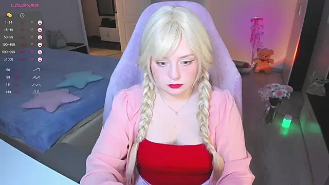 Snapshot of Amy_honey_angel chatting on 01/28/25, 09:08 Amy honey angel online show from 01/28/25, 09:08