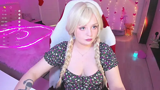Snapshot of Amy_honey_angel chatting on 02/22/25, 09:23 Amy honey angel online show from 02/22/25, 09:23