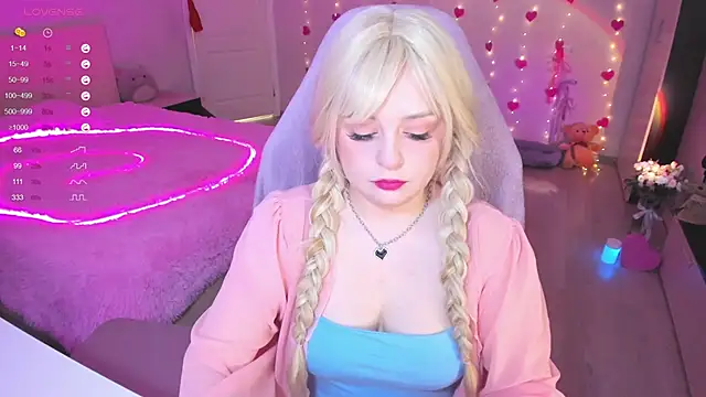 Snapshot of Amy_honey_angel chatting on 02/26/25, 09:32 Amy honey angel online show from 02/26/25, 09:32