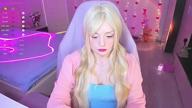 Snapshot of Amy_honey_angel chatting on 03/18/25, 09:31 Amy honey angel online show from 03/18/25, 09:31