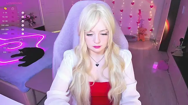 Snapshot of Amy_honey_angel chatting on 03/21/25, 09:45 Amy honey angel online show from 03/21/25, 09:45