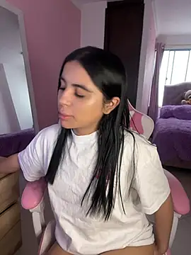 Emily-14 online show from 04/26/26, 05:43