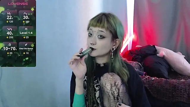 Snapshot of Milten-Trish chatting on 05/08/26, 01:49 Milten-Trish online show from 05/08/26, 01:49