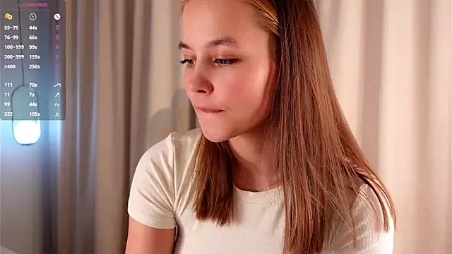 Snapshot of FalineDowlen chatting on 12/15/24, 05:13 FalineDowlen online show from 12/15/24, 05:13