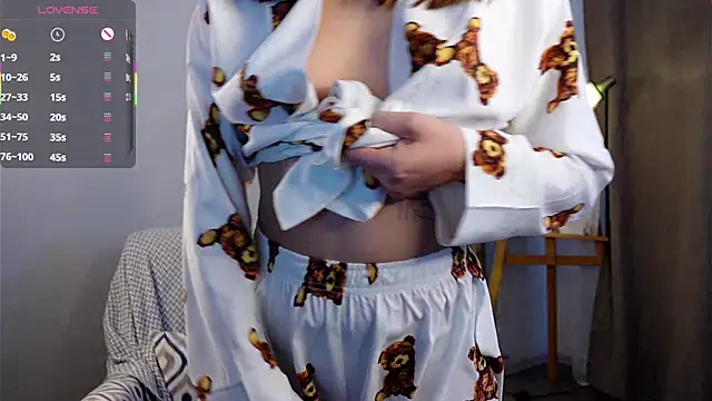 Snapshot of FalineDowlen chatting on 01/23/25, 07:54 FalineDowlen online show from 01/23/25, 07:54