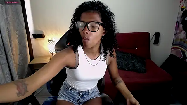 Snapshot of cloe_cooper_ chatting on 09/19/25, 03:34 cloe cooper online show from 09/19/25, 03:34