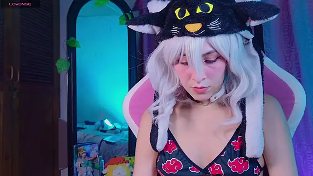 Snapshot of Lenneval1 chatting on 11/14/25, 03:05 Lenneval1 online show from 11/14/25, 03:05