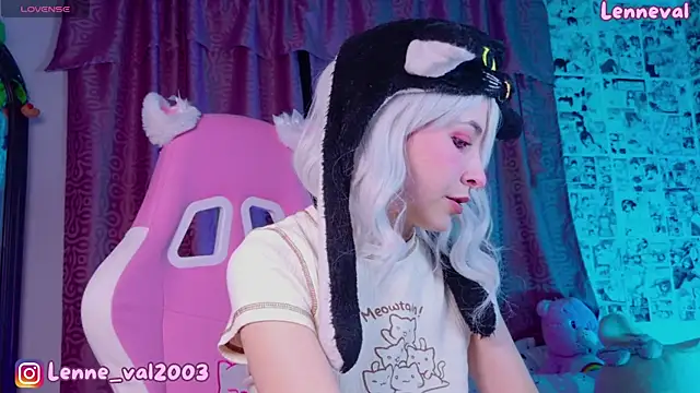 Snapshot of Lenneval1 chatting on 11/22/25, 03:05 Lenneval1 online show from 11/22/25, 03:05