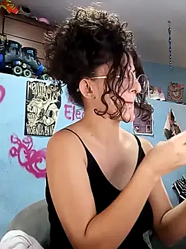 Snapshot of LoveElectra chatting on 12/16/25, 08:58 LoveElectra online show from 12/16/25, 08:58