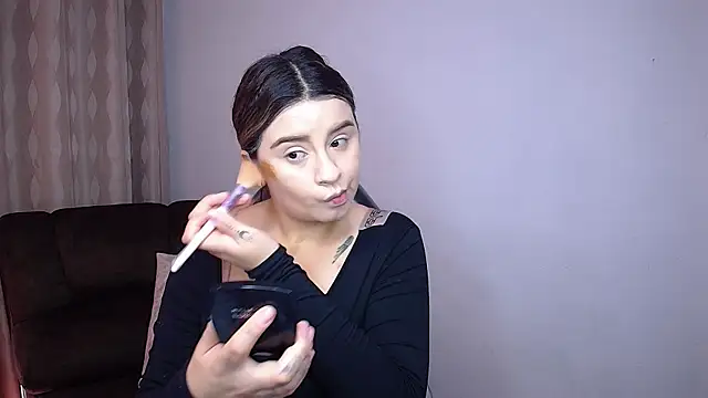 Snapshot of SaraBraun_ chatting on 12/19/25, 05:42 SaraBraun online show from 12/19/25, 05:42