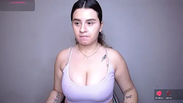 Snapshot of SaraBraun_ chatting on 02/10/26, 05:39 SaraBraun online show from 02/10/26, 05:39