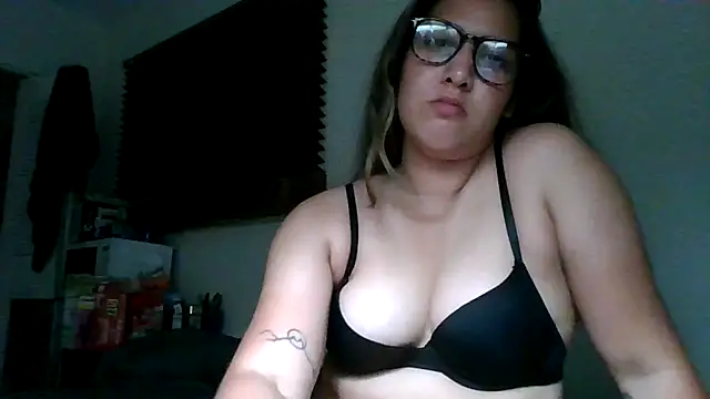 Snapshot of naughtynadia0502 chatting on 04/01/26, 03:40 naughtynadia0502 online show from 04/01/26, 03:40