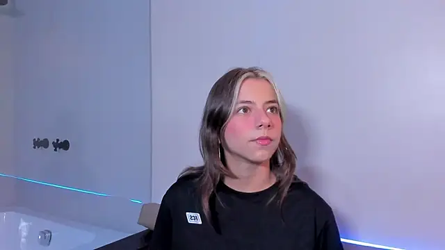 Snapshot of ArtemisaBlake chatting on 12/17/24, 09:05 ArtemisaBlake online show from 12/17/24, 09:05