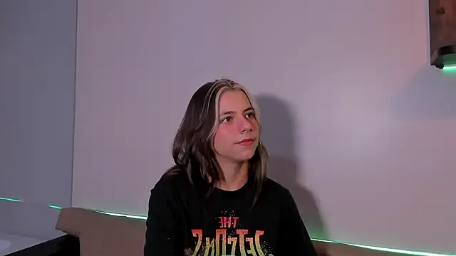 Snapshot of ArtemisaBlake chatting on 12/19/24, 12:02 ArtemisaBlake online show from 12/19/24, 12:02