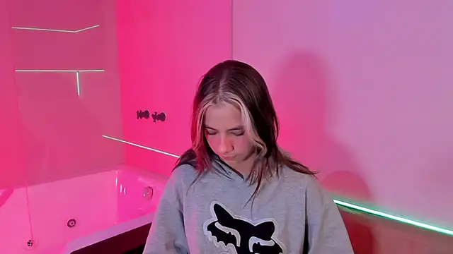 Snapshot of ArtemisaBlake chatting on 12/20/24, 10:00 ArtemisaBlake online show from 12/20/24, 10:00