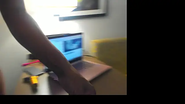 LuckiXCX online show from 01/08/25, 08:27