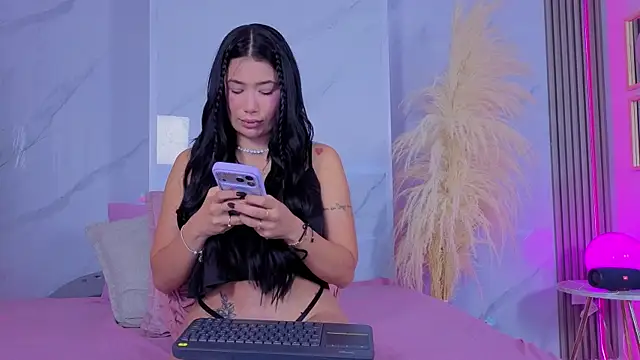 Chlooee   online show from 04/09/26, 01:27