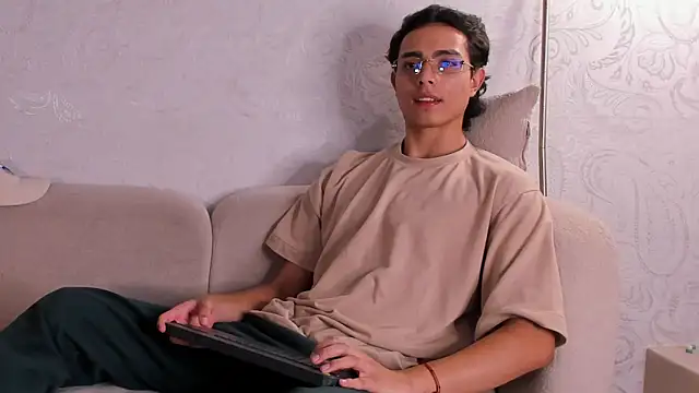 Snapshot of JoshRashfordd chatting on 10/12/25, 11:31 JoshRashfordd online show from 10/12/25, 11:31