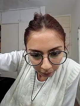 Jazmin-Cerezita online show from 10/30/25, 01:07