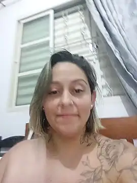 Snapshot of baixinhaloira chatting on 12/15/24, 03:24 baixinhaloira online show from 12/15/24, 03:24