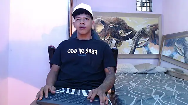 Snapshot of mr_stiven_ chatting on 03/23/25, 02:15 mr stiven  online show from 03/23/25, 02:15