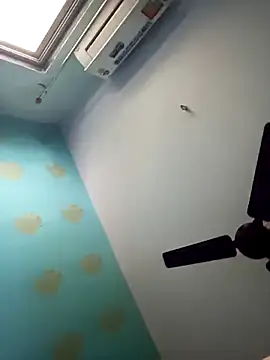 Snapshot of Smarterboytravel chatting on 01/07/25, 07:52 Smarterboytravel online show from 01/07/25, 07:52