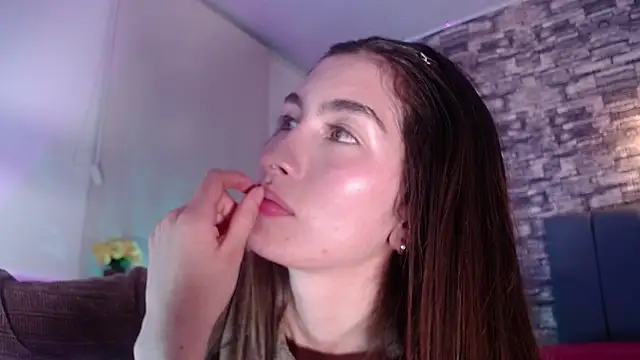 Snapshot of LuneObscure chatting on 10/29/25, 02:25 LuneObscure online show from 10/29/25, 02:25