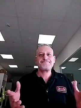 Snapshot of Husoban chatting on 12/16/25, 05:56 Husoban online show from 12/16/25, 05:56