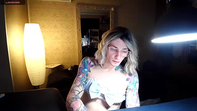 Julia dolls online show from 11/14/25, 05:55