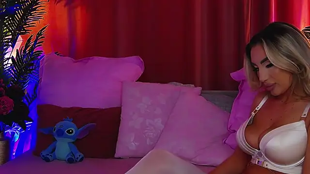 FelyJolie online show from 04/16/26, 07:42