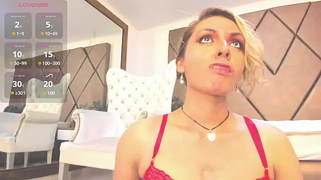 Snapshot of LunitaDiva chatting on 03/05/25, 12:33 LunitaDiva online show from 03/05/25, 12:33