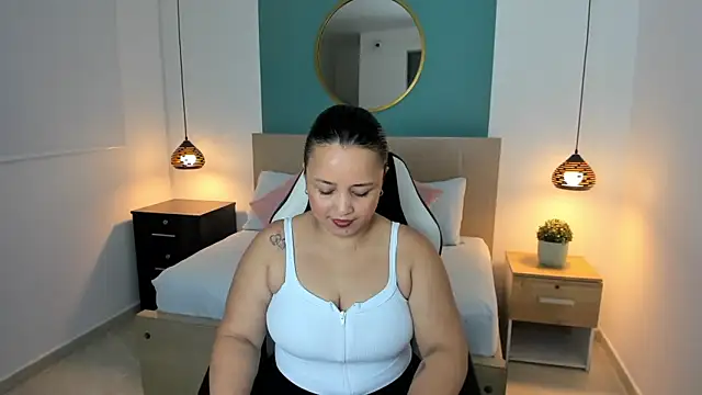 Snapshot of linda_rios_ chatting on 12/17/24, 07:04 linda rios online show from 12/17/24, 07:04