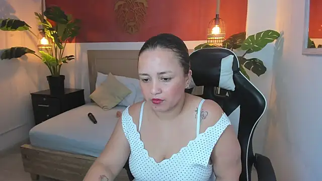 Snapshot of linda_rios_ chatting on 12/29/24, 07:22 linda rios online show from 12/29/24, 07:22