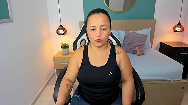 Snapshot of linda_rios_ chatting on 02/12/25, 07:02 linda rios online show from 02/12/25, 07:02
