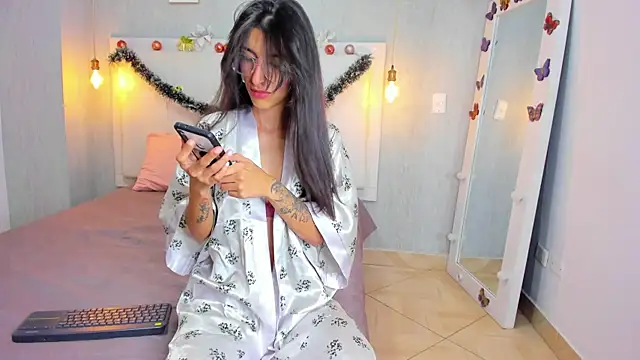 Snapshot of Milaspetite chatting on 12/27/24, 08:50 Milaspetite online show from 12/27/24, 08:50