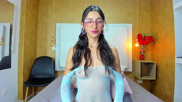 Milaspetite online show from 11/18/25, 10:14